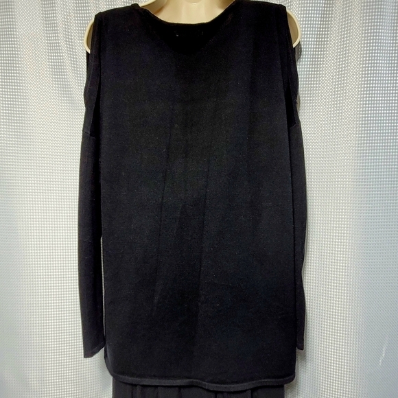 Westport Cold Shoulder Studded Black Knit Pop Over Sweater (XL) - Picture 5 of 11